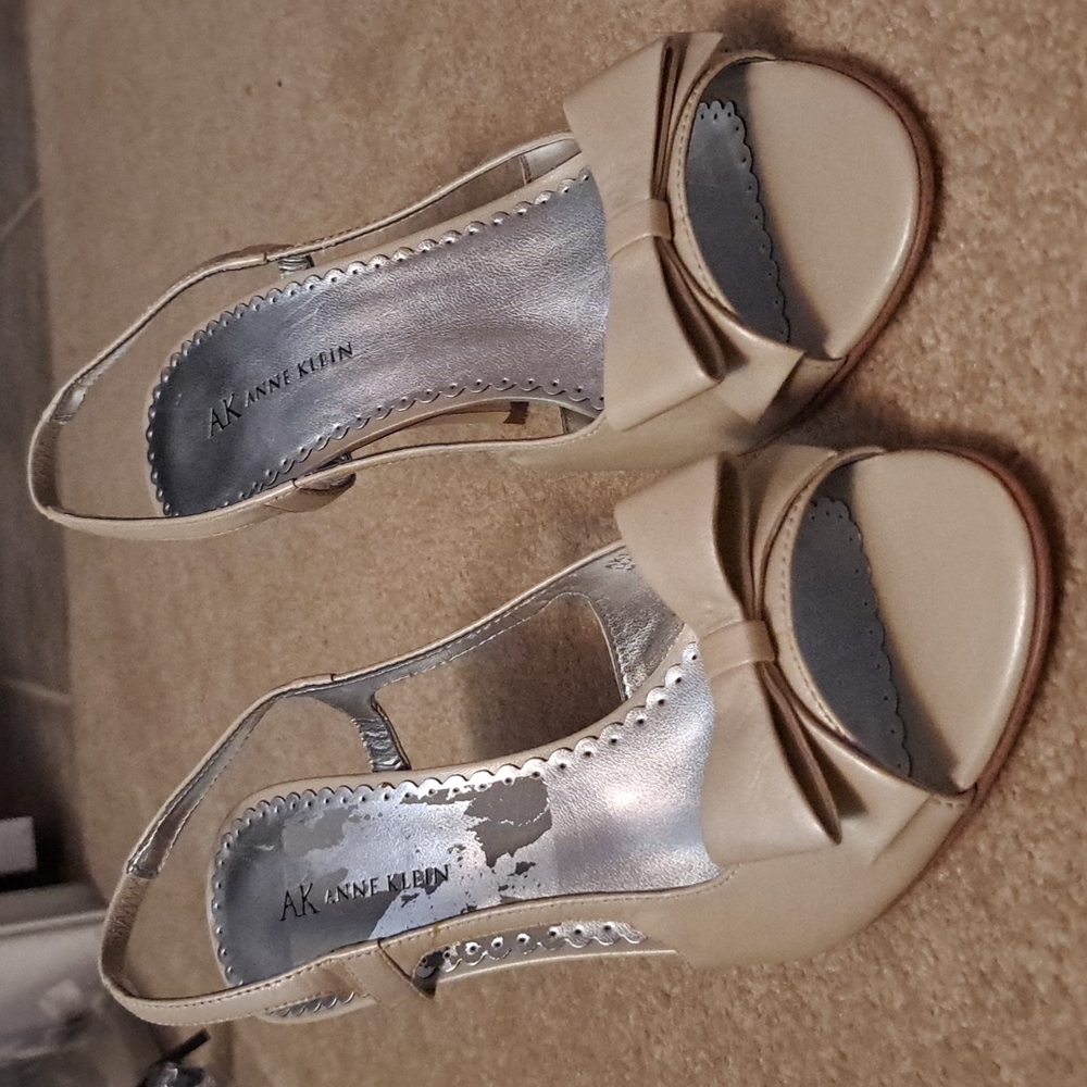 Anne Klein shoes, 8 1/2, cream color